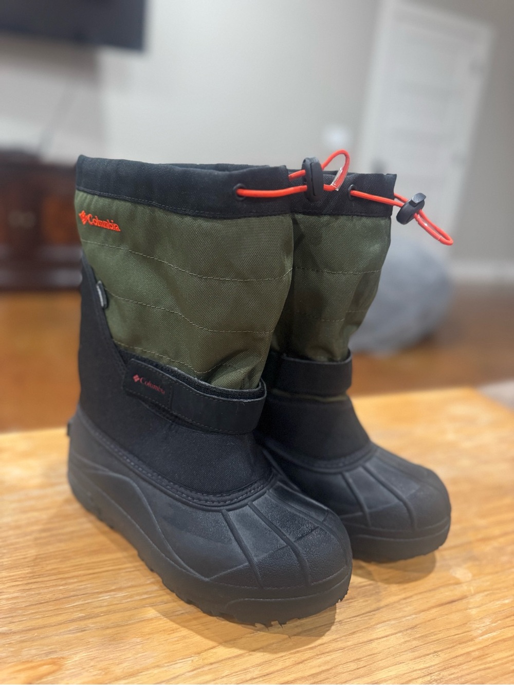 Columbia Powderbug Plus II Olive Green Kids Snow Boots with Red Drawcord NWOB